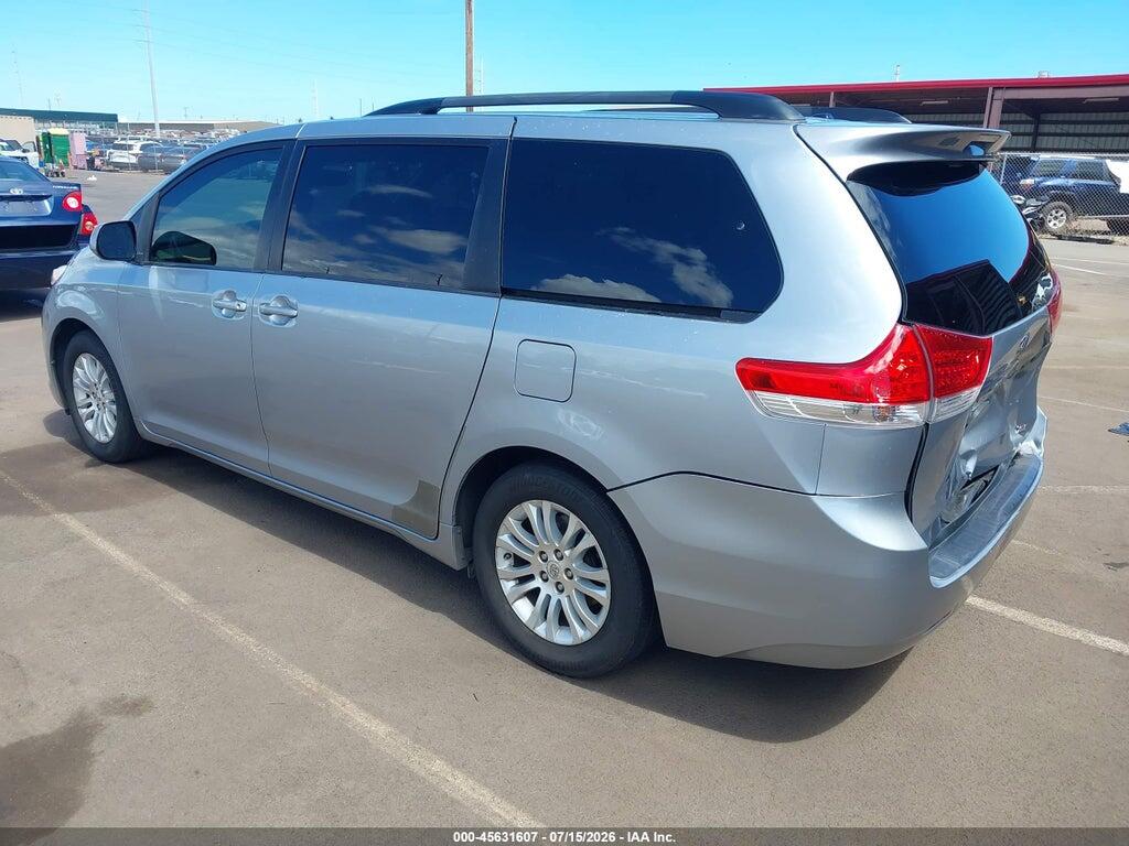 5TDYK3DC5BS070905 2011 TOYOTA SIENNA photo no. 3
