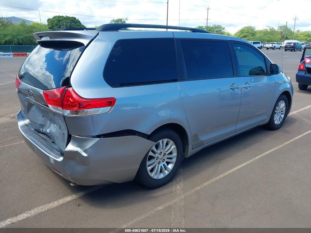 5TDYK3DC5BS070905 2011 TOYOTA SIENNA photo no. 4