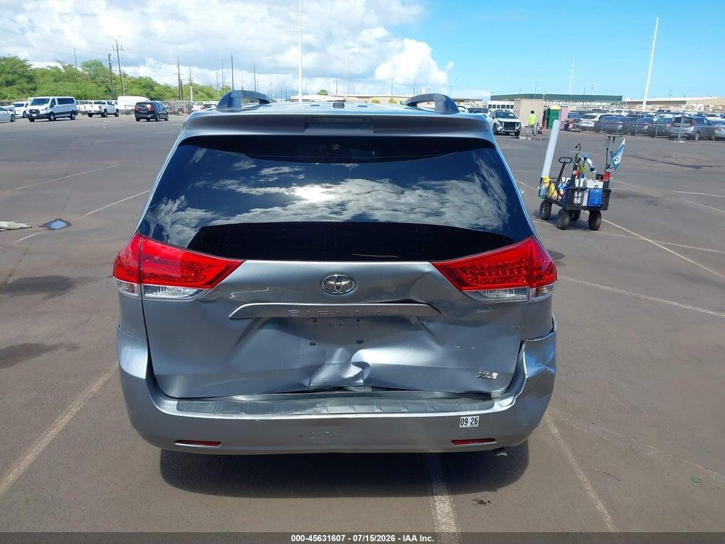 5TDYK3DC5BS070905 2011 TOYOTA SIENNA photo no. 6