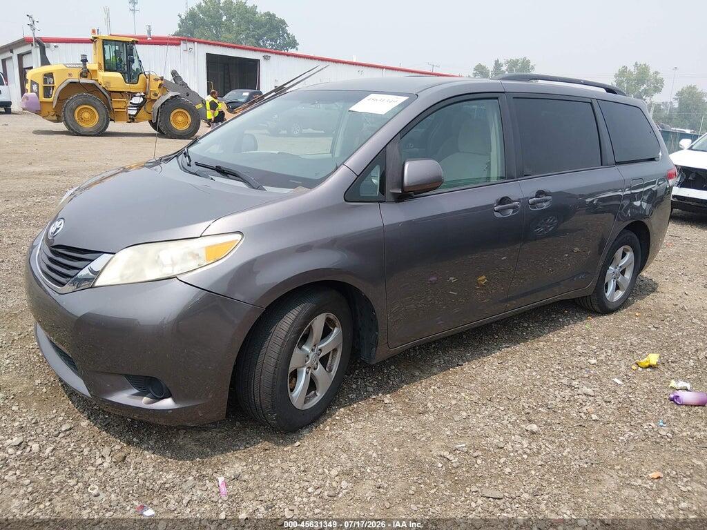 5TDKK3DC2BS083889 2011 TOYOTA SIENNA photo no. 2