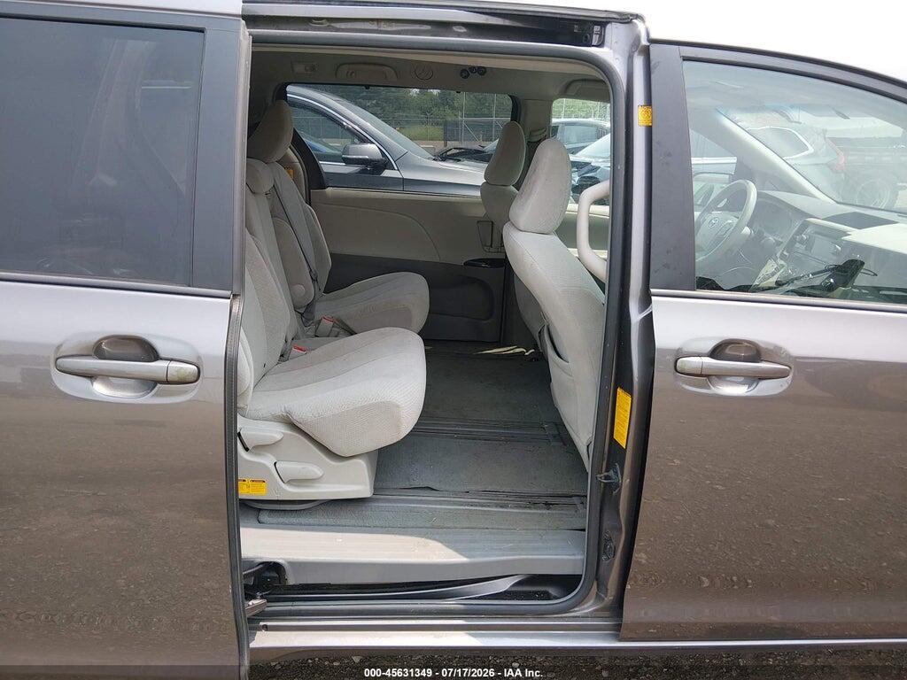 5TDKK3DC2BS083889 2011 TOYOTA SIENNA photo no. 8