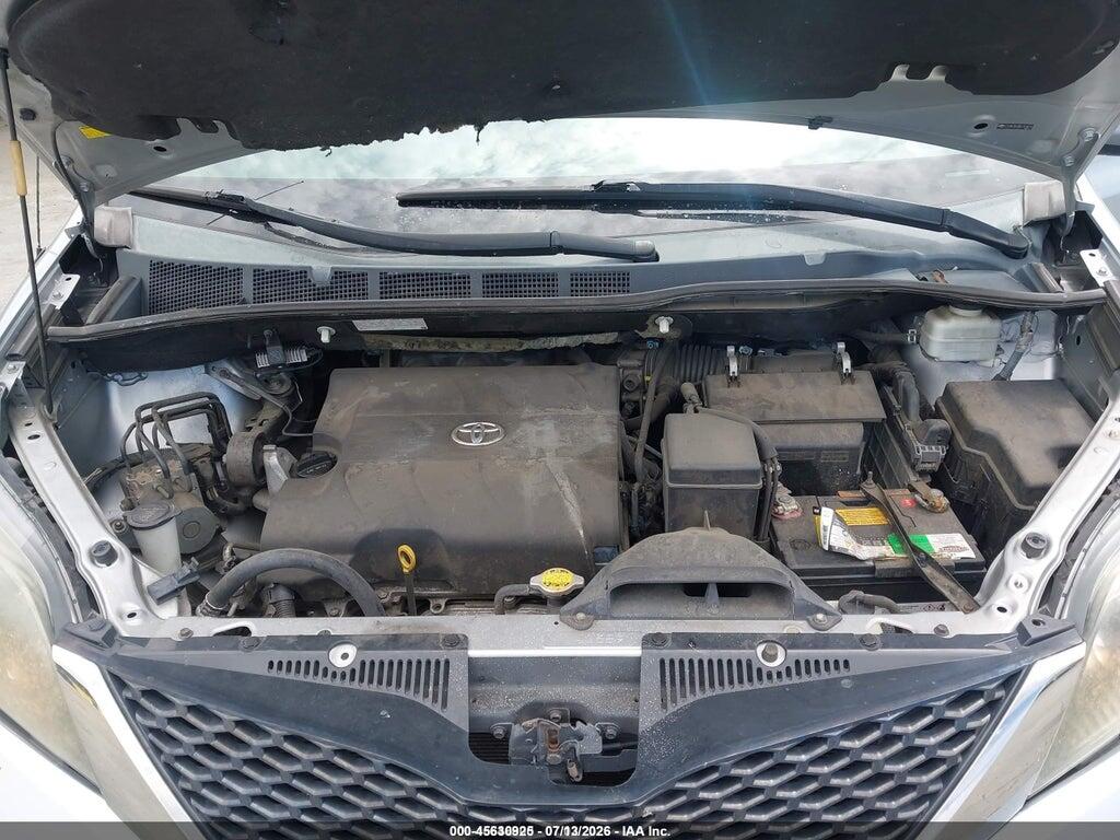 5TDXK3DC8BS159475 2011 TOYOTA SIENNA photo no. 10