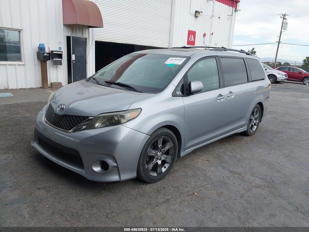 5TDXK3DC8BS159475 2011 TOYOTA SIENNA photo no. 2