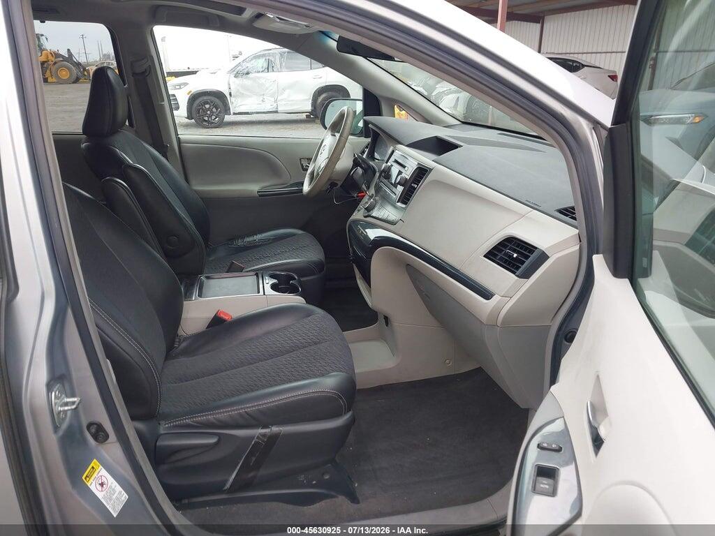 5TDXK3DC8BS159475 2011 TOYOTA SIENNA photo no. 5