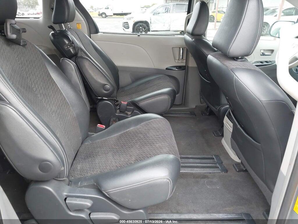 5TDXK3DC8BS159475 2011 TOYOTA SIENNA photo no. 8