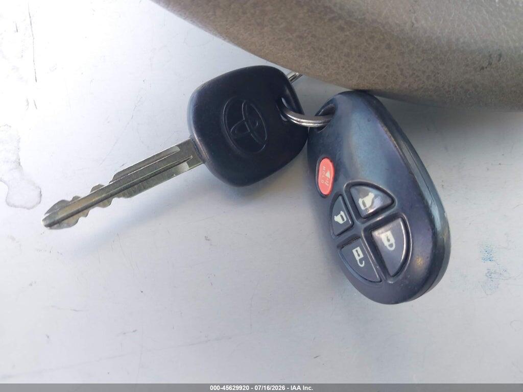 5TDKK3DC8BS043252 2011 TOYOTA SIENNA photo no. 11