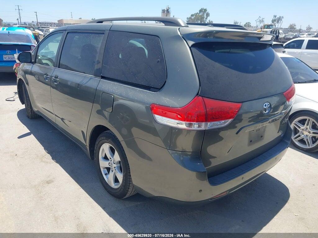5TDKK3DC8BS043252 2011 TOYOTA SIENNA photo no. 3