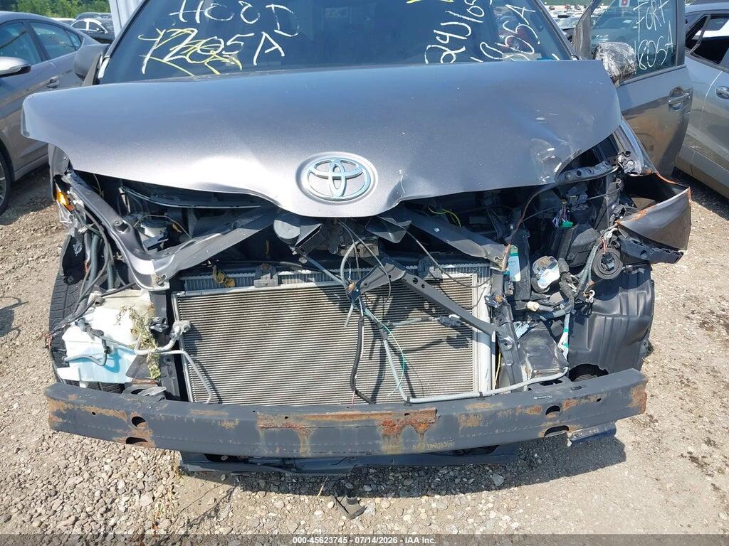 5TDKK3DC5BS130512 2011 TOYOTA SIENNA photo no. 10