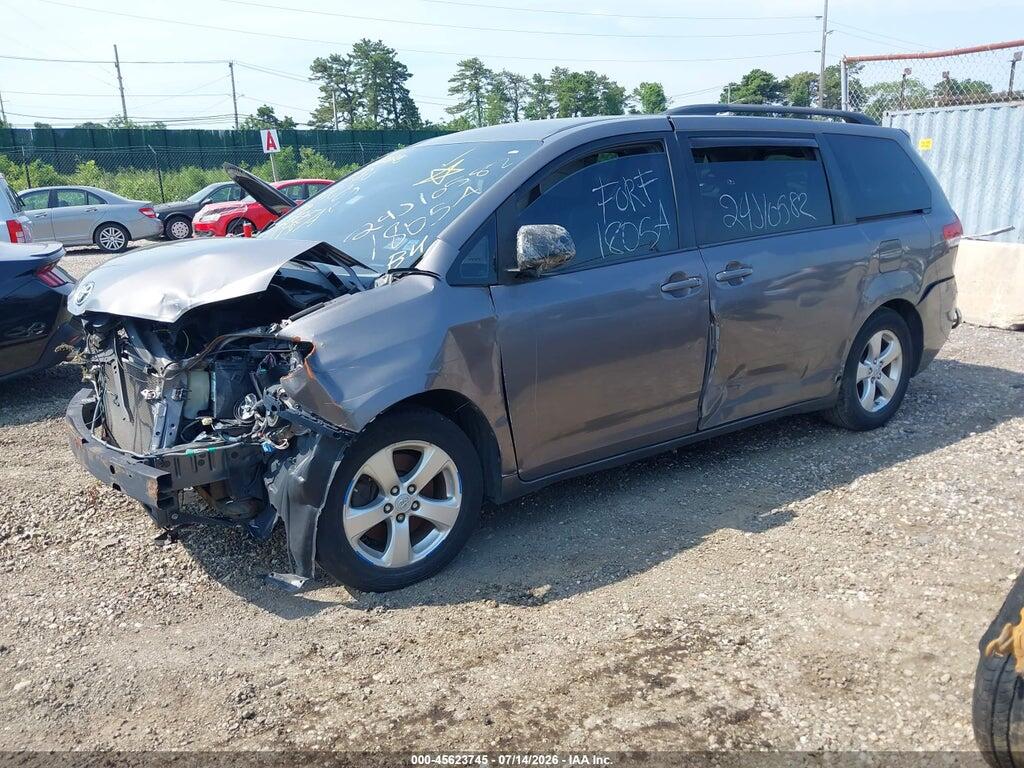 5TDKK3DC5BS130512 2011 TOYOTA SIENNA photo no. 2