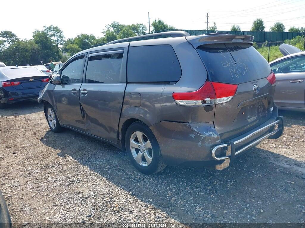 5TDKK3DC5BS130512 2011 TOYOTA SIENNA photo no. 3