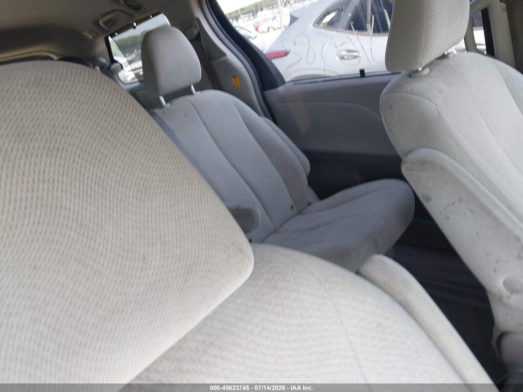 5TDKK3DC5BS130512 2011 TOYOTA SIENNA photo no. 8