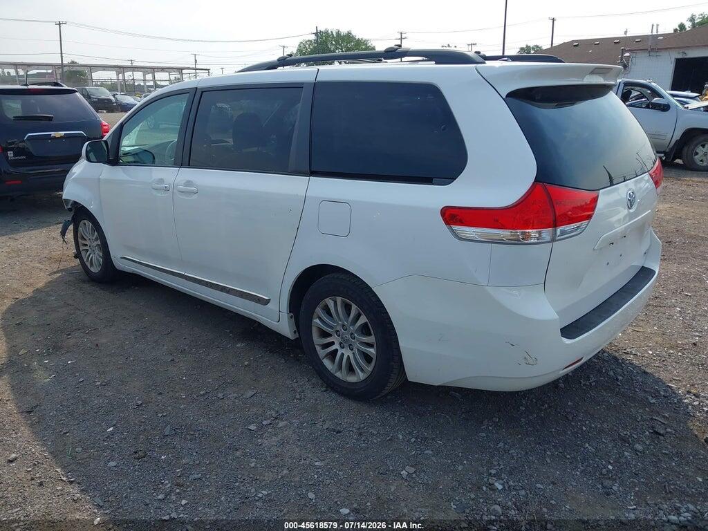 5TDYK3DCXBS118656 2011 TOYOTA SIENNA photo no. 3