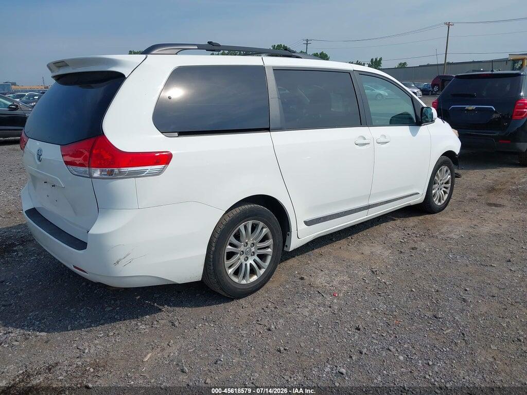 5TDYK3DCXBS118656 2011 TOYOTA SIENNA photo no. 4