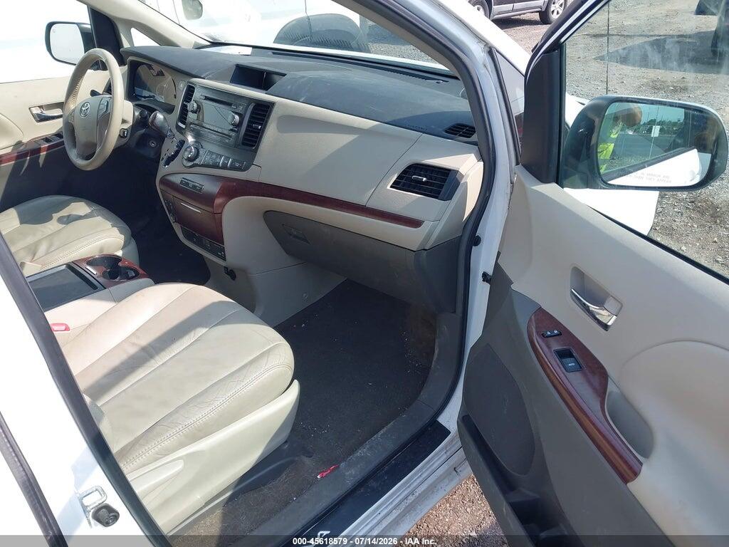 5TDYK3DCXBS118656 2011 TOYOTA SIENNA photo no. 5
