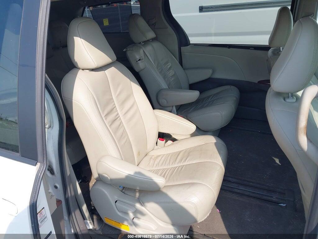5TDYK3DCXBS118656 2011 TOYOTA SIENNA photo no. 8