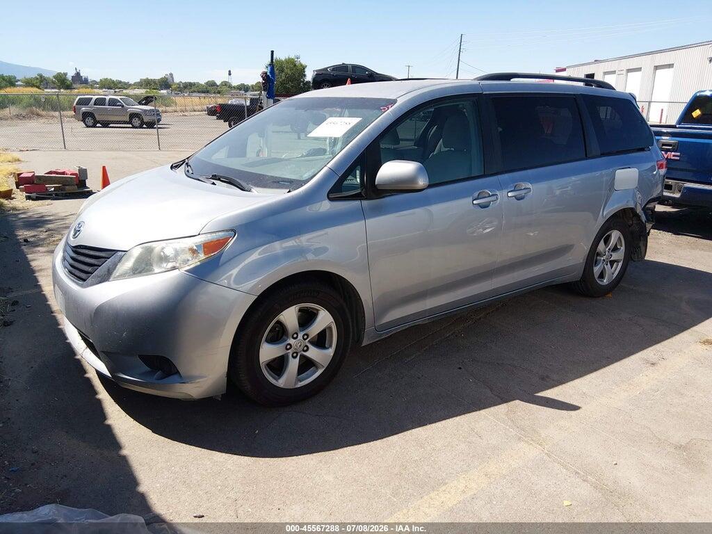 5TDKK3DC8BS098672 2011 TOYOTA SIENNA photo no. 2