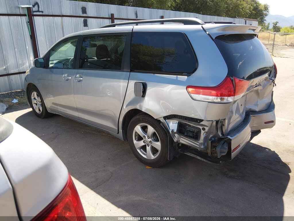 5TDKK3DC8BS098672 2011 TOYOTA SIENNA photo no. 3