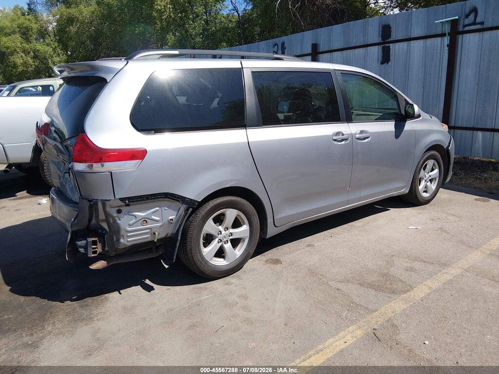 5TDKK3DC8BS098672 2011 TOYOTA SIENNA photo no. 4