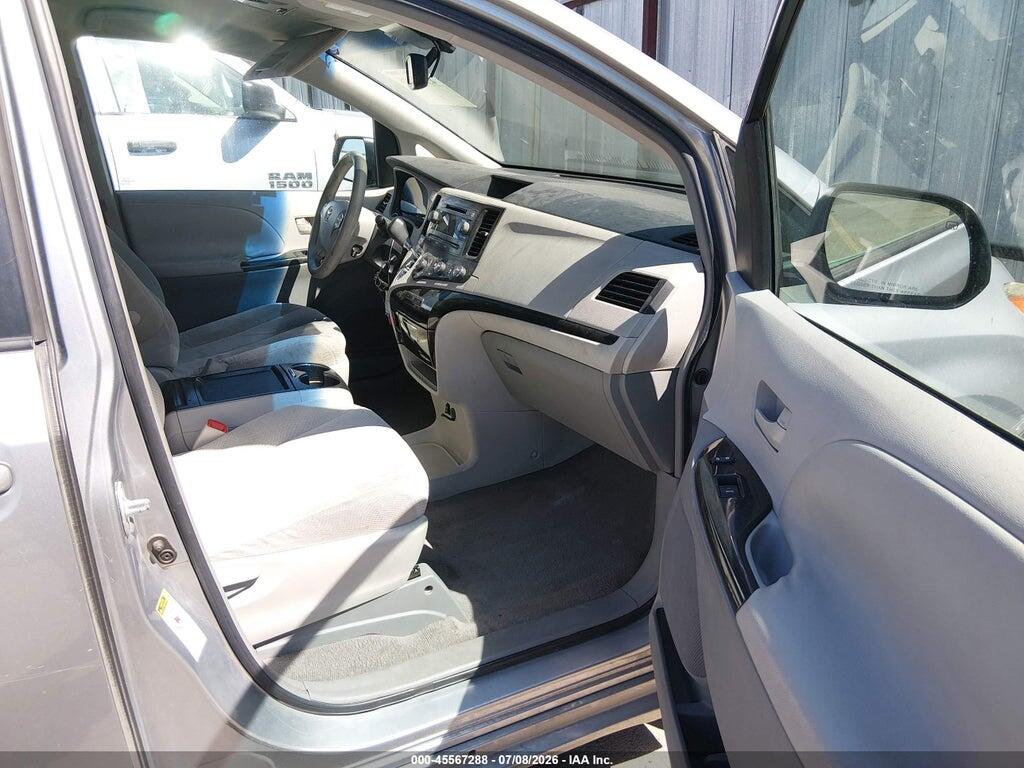 5TDKK3DC8BS098672 2011 TOYOTA SIENNA photo no. 5