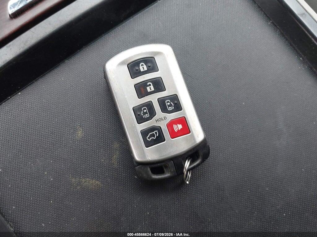 5TDDK3DC5BS008659 2011 TOYOTA SIENNA photo no. 11