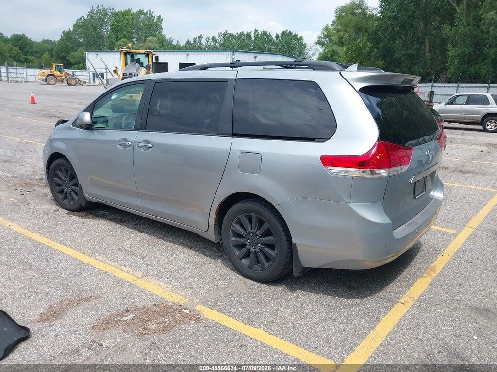 5TDDK3DC5BS008659 2011 TOYOTA SIENNA photo no. 3