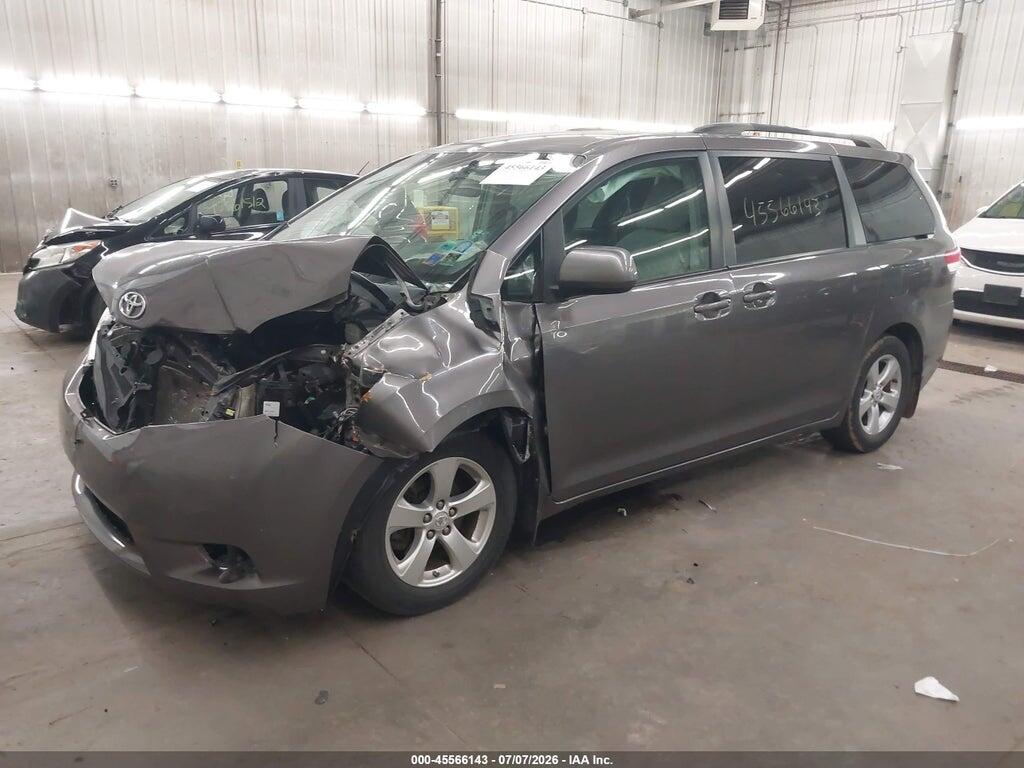 5TDKK3DC3BS116169 2011 TOYOTA SIENNA photo no. 2