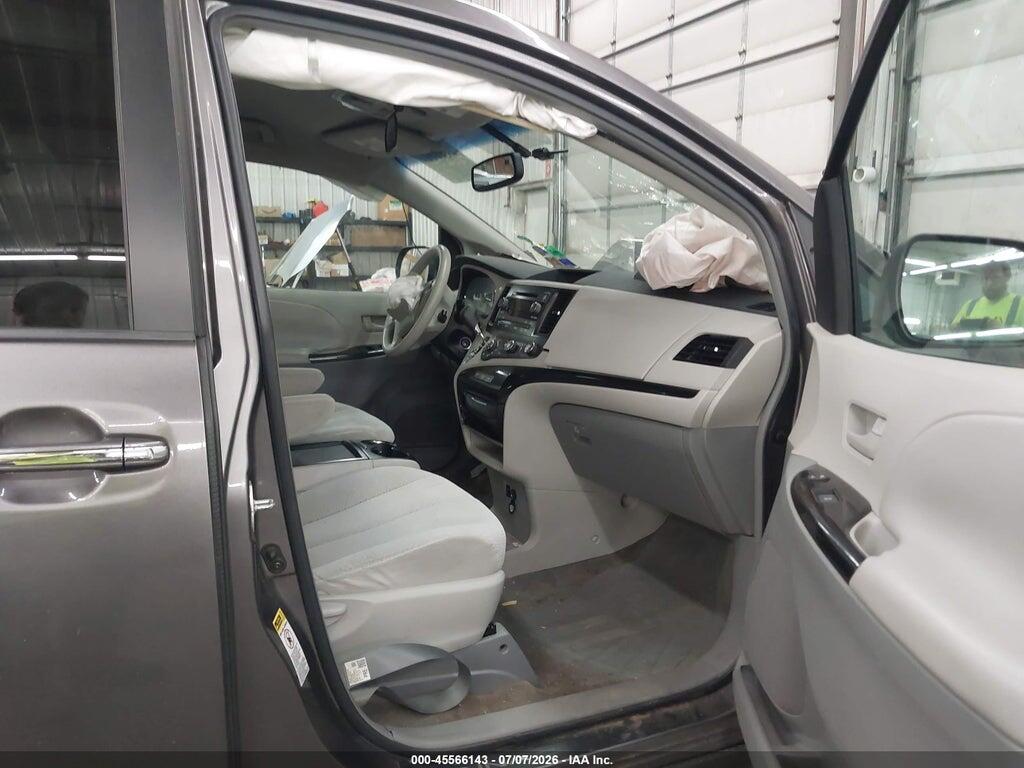 5TDKK3DC3BS116169 2011 TOYOTA SIENNA photo no. 5