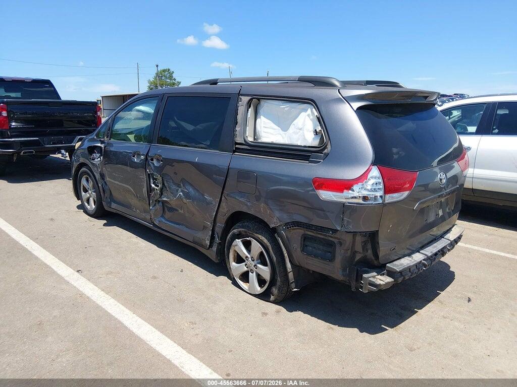 5TDKK3DC1BS058501 2011 TOYOTA SIENNA photo no. 3