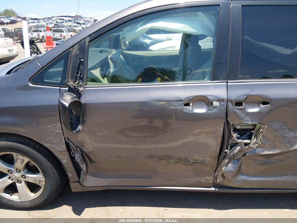 5TDKK3DC1BS058501 2011 TOYOTA SIENNA photo no. 6