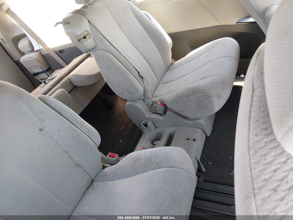 5TDKK3DC1BS058501 2011 TOYOTA SIENNA photo no. 8