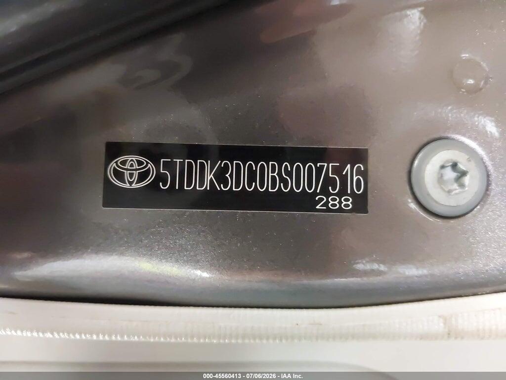 5TDDK3DC0BS007516 2011 TOYOTA SIENNA photo no. 9