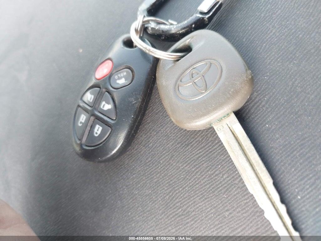 5TDYK3DC7BS168463 2011 TOYOTA SIENNA photo no. 11