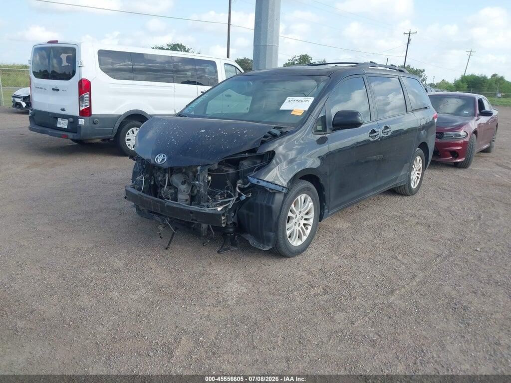 5TDYK3DC7BS168463 2011 TOYOTA SIENNA photo no. 2