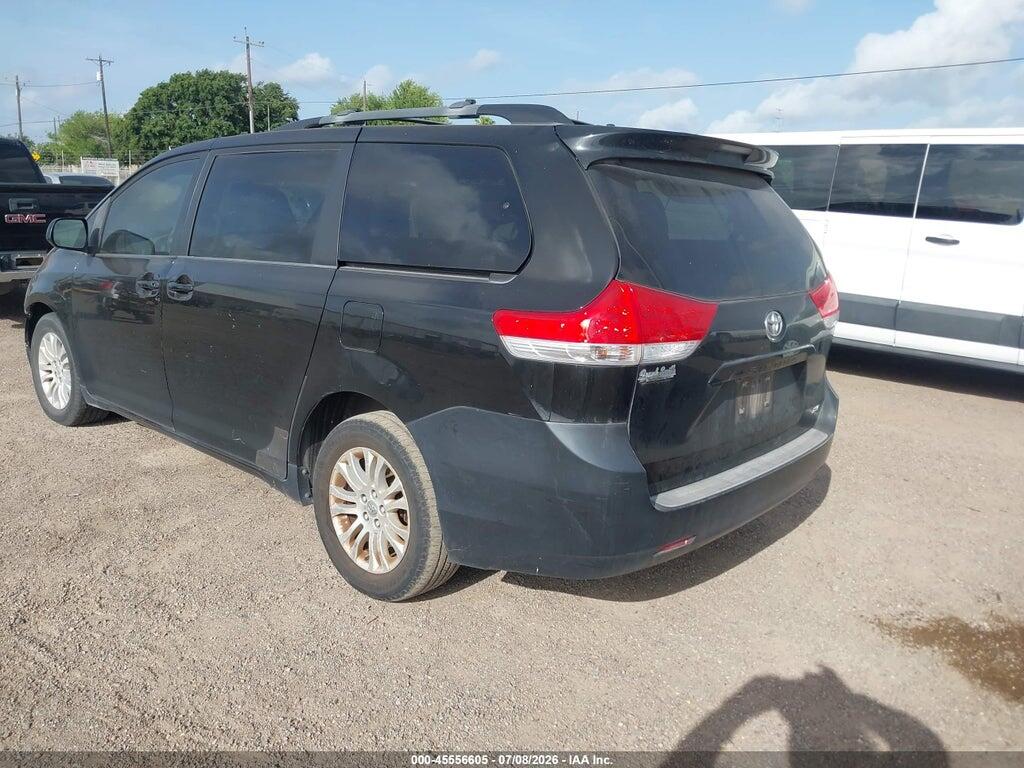 5TDYK3DC7BS168463 2011 TOYOTA SIENNA photo no. 3
