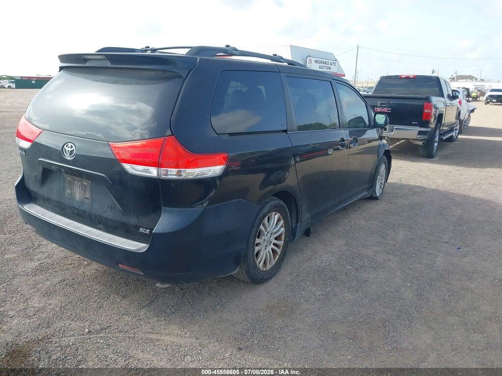 5TDYK3DC7BS168463 2011 TOYOTA SIENNA photo no. 4