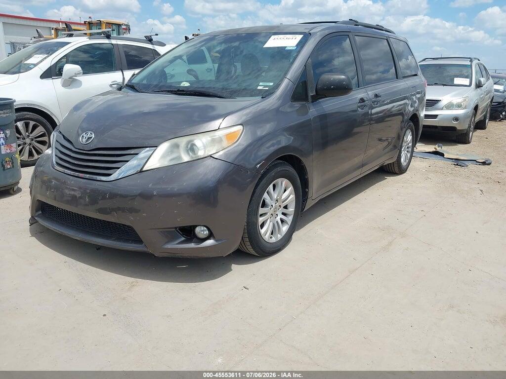 5TDYK3DC3BS154124 2011 TOYOTA SIENNA photo no. 2