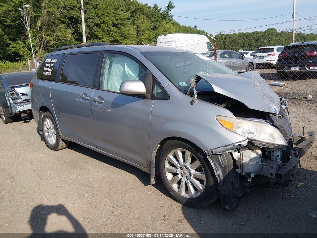 5TDJK3DC8BS008948 2011 TOYOTA SIENNA photo no. 1