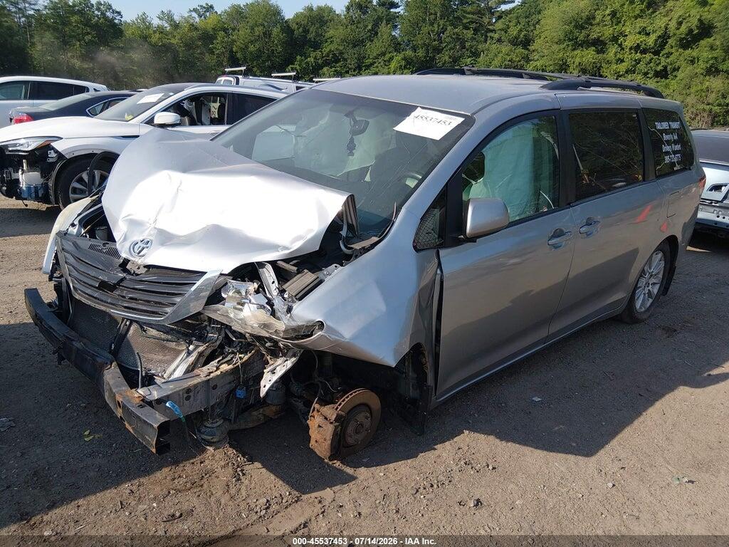 5TDJK3DC8BS008948 2011 TOYOTA SIENNA photo no. 2
