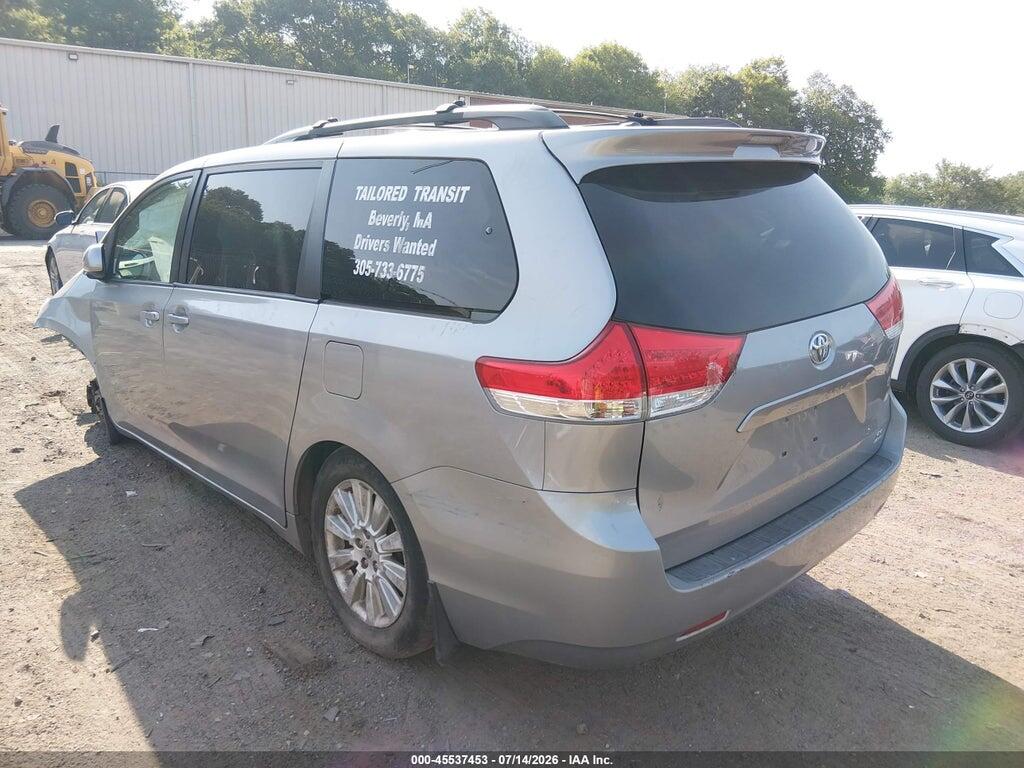 5TDJK3DC8BS008948 2011 TOYOTA SIENNA photo no. 3