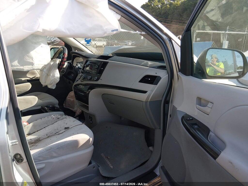 5TDJK3DC8BS008948 2011 TOYOTA SIENNA photo no. 5