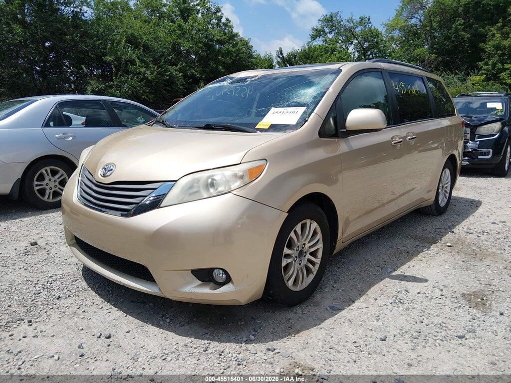 5TDYK3DC5BS139480 2011 TOYOTA SIENNA photo no. 2