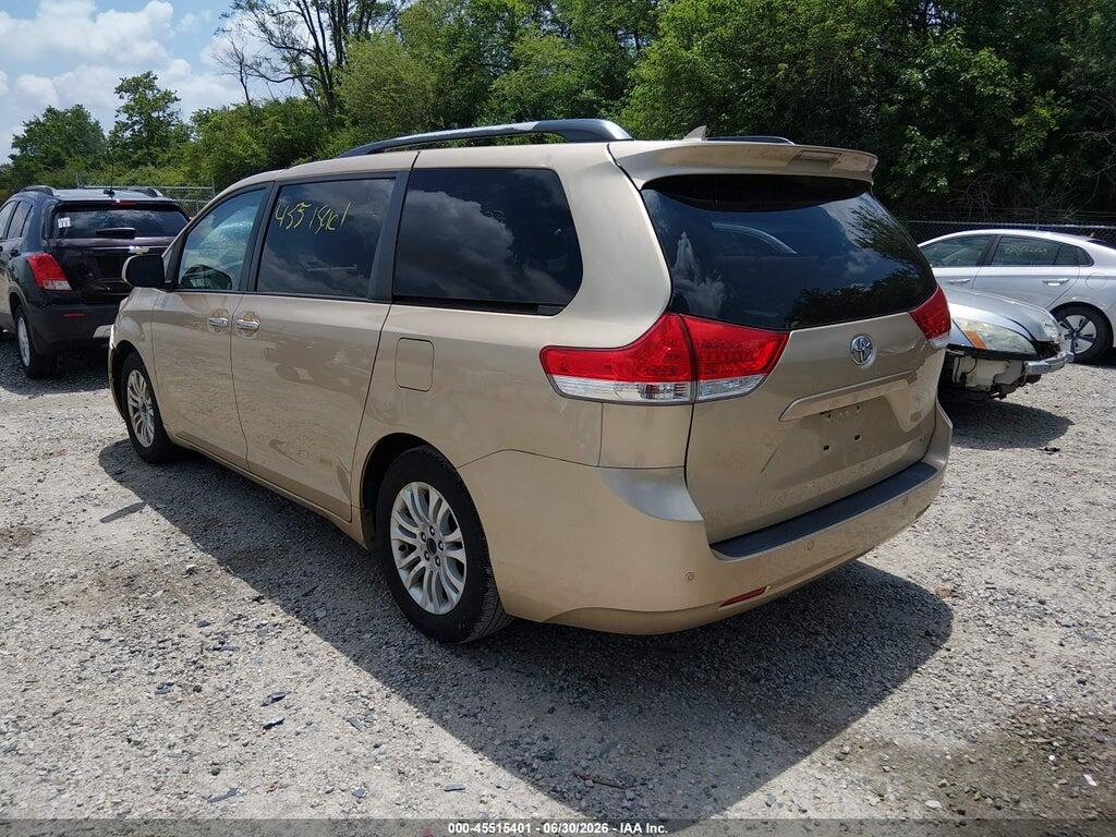 5TDYK3DC5BS139480 2011 TOYOTA SIENNA photo no. 3