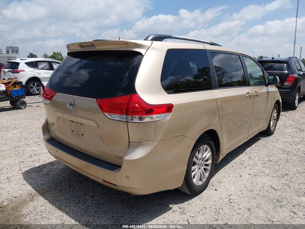 5TDYK3DC5BS139480 2011 TOYOTA SIENNA photo no. 4