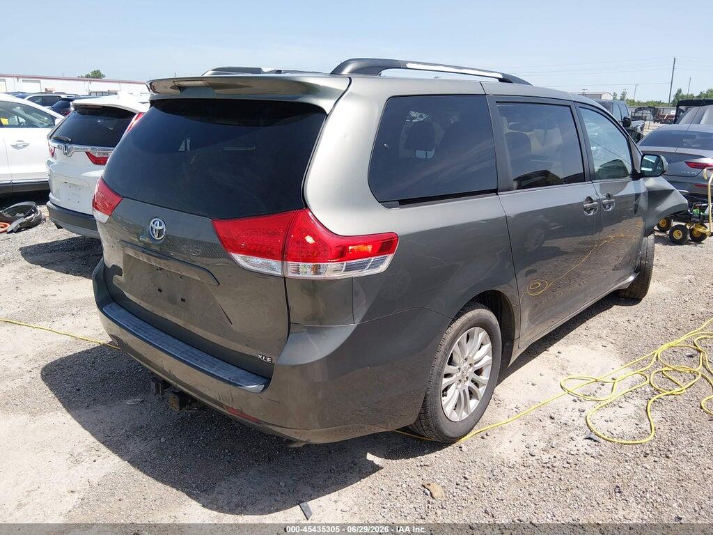 5TDYK3DC4BS106177 2011 TOYOTA SIENNA photo no. 4