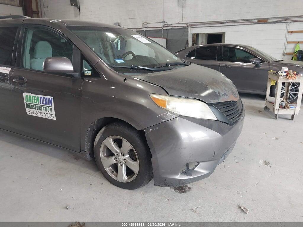 5TDKK3DC3BS121016 2011 TOYOTA SIENNA photo no. 12