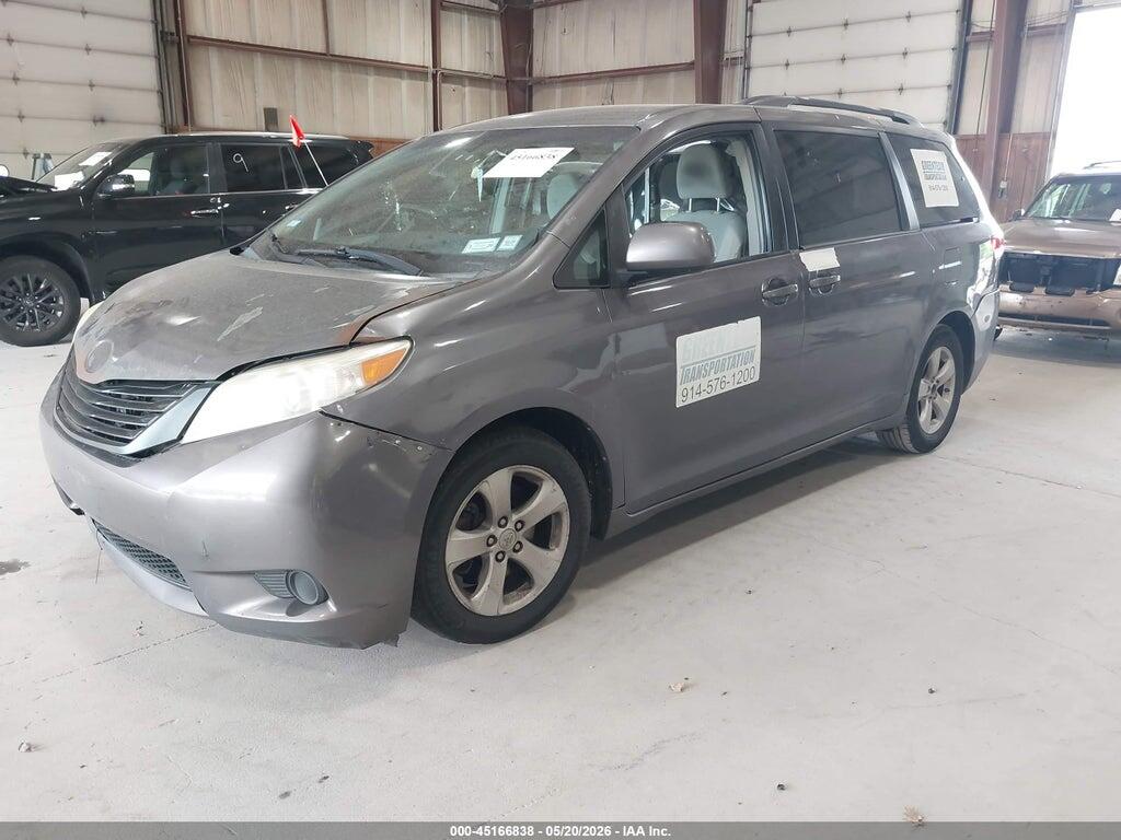 5TDKK3DC3BS121016 2011 TOYOTA SIENNA photo no. 2