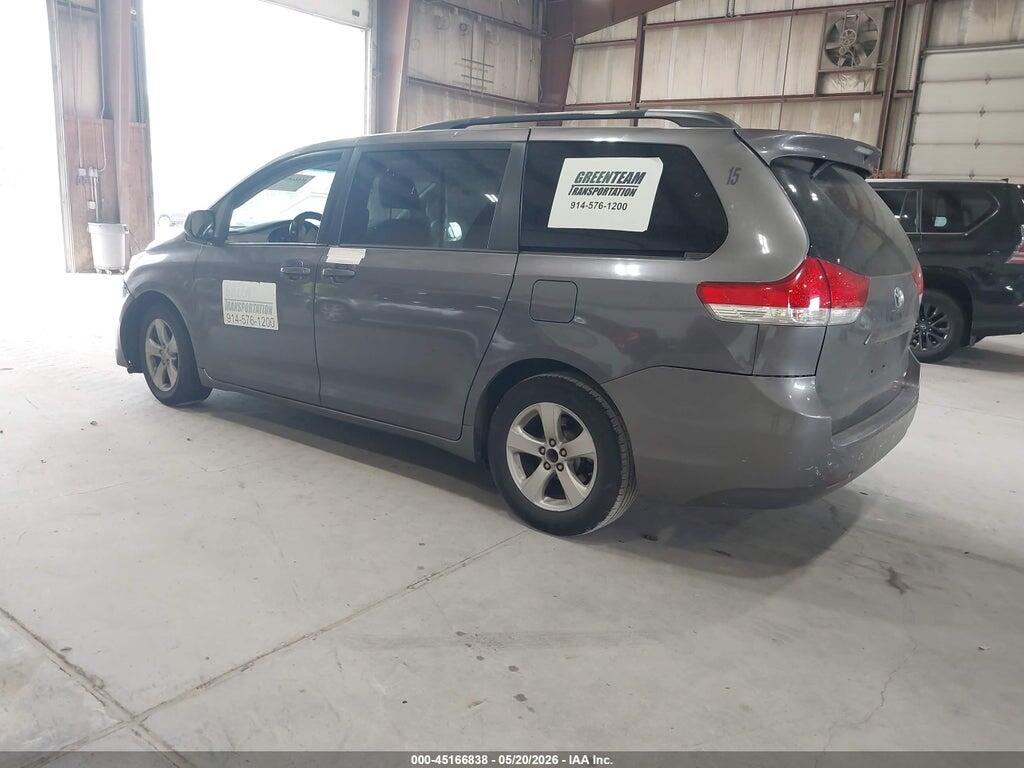5TDKK3DC3BS121016 2011 TOYOTA SIENNA photo no. 3