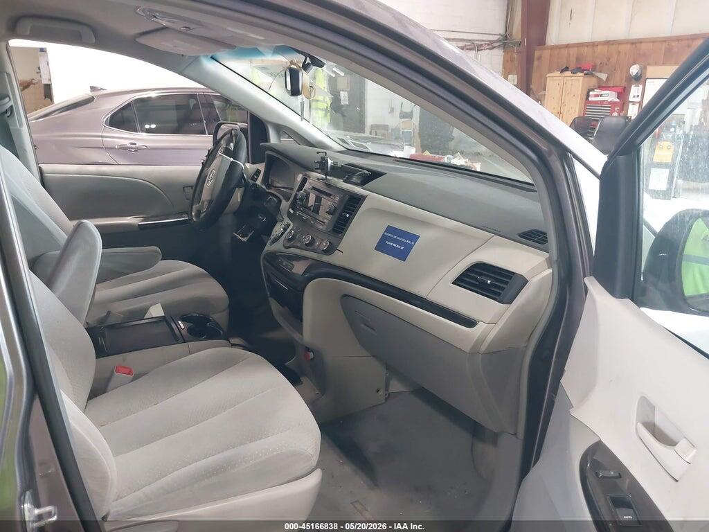 5TDKK3DC3BS121016 2011 TOYOTA SIENNA photo no. 5