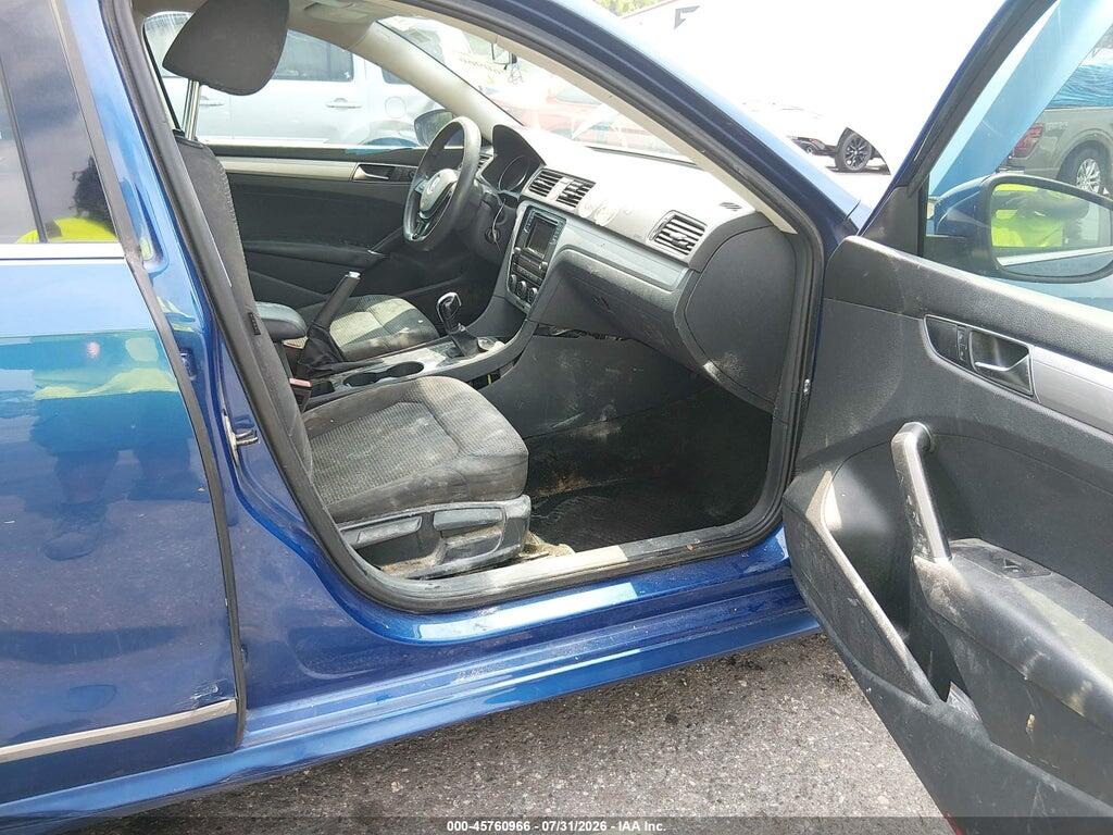 1VWAT7A3XHC041014 2017 VOLKSWAGEN PASSAT photo no. 5