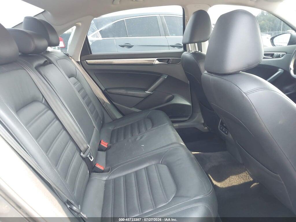 1VWCT7A38HC075011 2017 VOLKSWAGEN PASSAT photo no. 8